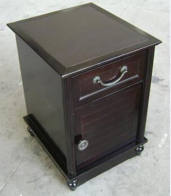Китай Древесина Nightstand с ящиками, узкая стойка верхней части HPL темная ночи прикроватного столика продается