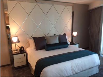 China Elegant 5 Star Luxury Hotel Bedroom Furniture Sets With Metal Frame for sale