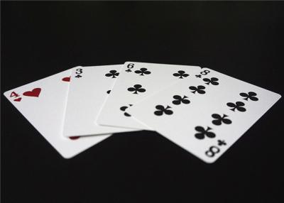 China Muestra ULTRAVIOLETA importada del tamaño del póker de los naipes del casino del papel de base del negro de Alemania para la seguridad en venta