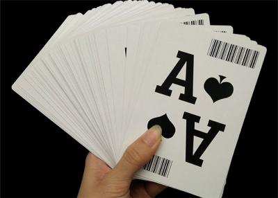 Chine fait sur commande professionnel de cartes de jeu de casino de papier de noyau du noir 310gsm avec le code barres à vendre