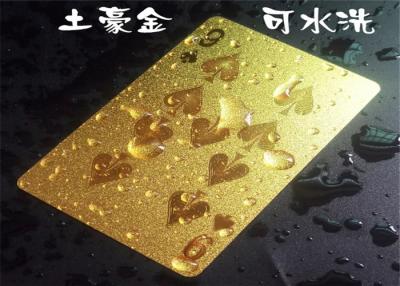 China El oro fresco colorido personalizado de los naipes de Dubai plateó tarjetas del póker con la caja de regalo en venta
