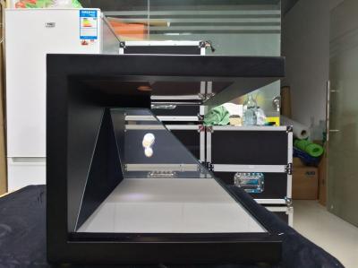 China Exhibición completa 240 los x 240cm de la pirámide del holograma de las caras 3D de HD 4 para la publicidad de la alameda de compras en venta