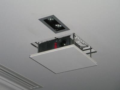 China Metalldecke angebrachter motorisierter Projektor-Aufzug 150cm mit Scheren zu verkaufen