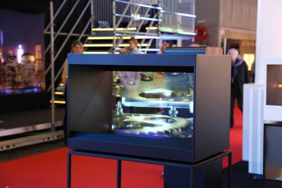 China 1 exhibición olográfica lateral de Holocube 3D de la luz de la pulgada LED de la vista 22 para la exhibición al por menor en venta