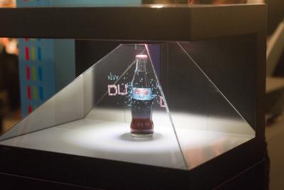 China 22 pulgadas de proyector de hologramas de pirámide 3D caja gabinete 270 grados pantalla holográfica caja de hologramas 3D en venta