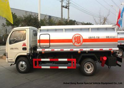 China camión de reparto de gasolina y aceite de reaprovisionamiento de combustible 4x2 4000 L con el freno dual del aire comprimido del circuito en venta