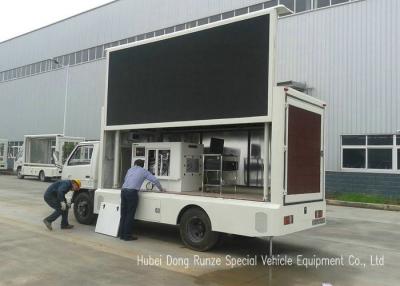 Chine Véhicule mobile de la publicité de camion de panneau d'affichage de JMC OMDM LED avec le caisson lumineux polychrome à vendre