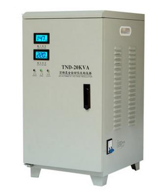 Китай Стабилизатор 5kva напряжения тока серии TND автоматический, AC 3 точность регулятора напряжения тока 220v участка высокая продается