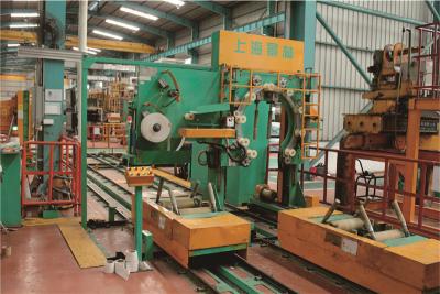 中国 回転木戸の傾く機械が付いているラインOD800-1500mmを包む380V 50Hzの鋼鉄コイル 販売のため