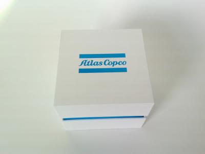China Cajas de regalo rígidas cuadradas con la tapa, caja de empaquetado de encargo con la bandeja de la esponja para la promoción en venta