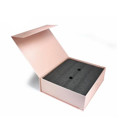 China Caixa de livros de processo de estampagem personalizada com capa de flip, bandeja interna de algodão pérola preta, caixa de papel de embalagem de vidro de vinho tinto à venda