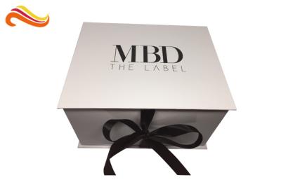 China Las cajas de regalo blancas y negras simples de la ropa con la cinta/el duplex suben a la caja de regalo en venta