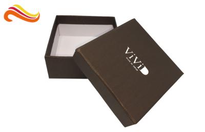 China Umidade de prata de envolvimento de papel gravada do logotipo da caixa das caixas de presente do fato - prova à venda