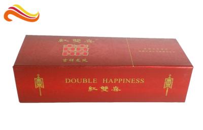 Chine L'emballage pliable se pliant de luxe rigide de papier de fermeture d'aimant de boîte-cadeau de couleur rouge enferme dans une boîte le paquet se pliant à vendre