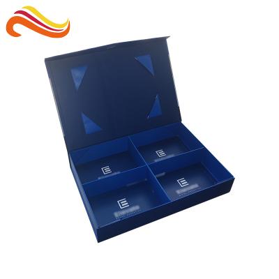 Chine Boîtes pliées adaptées aux besoins du client de packagin de cadeau de carton avec le modèle de estampillage chaud à vendre