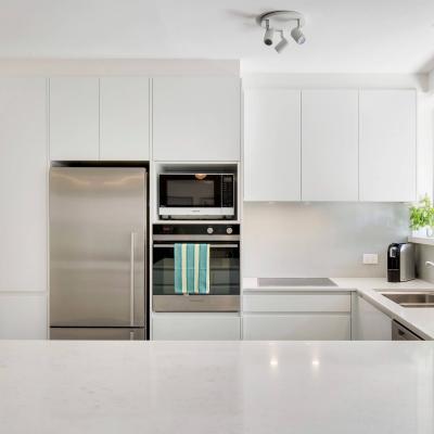 China Housing Modern Kitchen Designs White Lacquer U Shape Kitchen Cabinet Replacement for sale