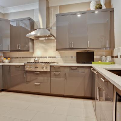 中国 U Shape High Gloss Dark Grey Lacquer Electric Touch Open Kitchen Cabinets For Villa 販売のため