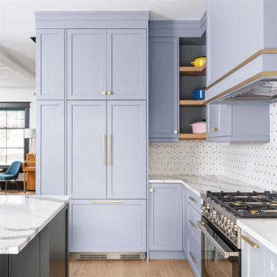 中国 Customized Complete Shaker Villa Design Grayish Blue Solid Wood Standard Kitchen Cabinet Timber Cupboard Made in China 販売のため