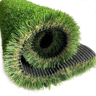 China Alfombra de hierba artificial de césped antiderrapante sintética de 30 mm para decoración al aire libre en venta