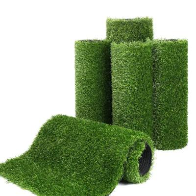 China Tapete de grama artificial de fio sintético 30 mm 45 mm para jardim de paisagem à venda