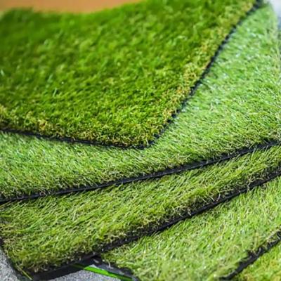 China Alfombra de hierba artificial resistente a los rayos UV en venta
