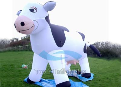 China La vaca lechera impermeable explota los personajes de dibujos animados inflables con el ventilador en venta
