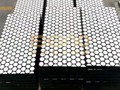China Amarração de impacto Forro de borracha cerâmica Espessura 25 mm Forro de cerâmica de alumínio à venda
