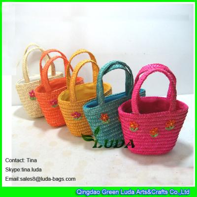 China LUDA big purses and handbags embroidery flower wheat straw beach hand bags à venda