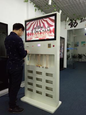 China NFC usw. QC 2,0 wechselwirkender Lcd Kiosk der Vertikalen-digitalen Beschilderung 32in mit 9 Schließfächern zu verkaufen