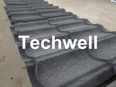 Cina Macchina ricoperta pietra delle mattonelle di tetto del metallo della sabbia, linea di produzione d'acciaio delle mattonelle di tetto in vendita