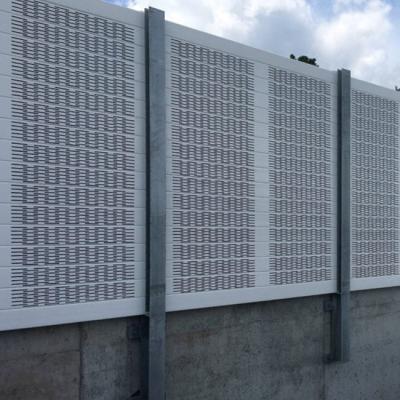 中国 Highway Perforated Metal Acoustic Panels Aluminum Fence Facade Panel 販売のため