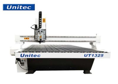 中国 Tスロット テーブル600 x 900mm UT1325 3Dの木製の技術CNCのルーター 販売のため