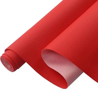 China El cuero de cuero del uso del rollo del PVC de la prenda impermeable artificial viste la tela suave de la imitación de cuero en venta