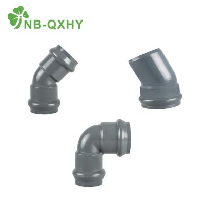 China Acessórios de cotovelo Pn10 personalizáveis para tubulação de tubulação de PVC de plástico padrão DIN à venda