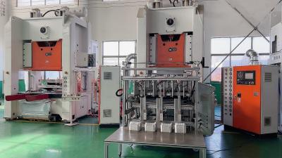 Κίνα 15000pcs/H υψηλό εμπορευματοκιβώτιο τροφίμων αλουμινίου ικανότητας παραγωγής που κατασκευάζει τη μηχανή προς πώληση