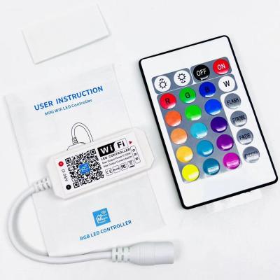 China Rf 24 Key Wifi 3 Channels RGB LED Controller 16 Million Colors Buletooth For Strip Light à venda