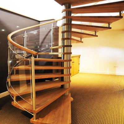 China OEM ODM Indoor Space Saving Spiral Stairs With Glass Balustrade en venta
