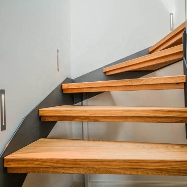 Quality Floating Wood Tread Timber Stair Rails Straight For Living Room for sale