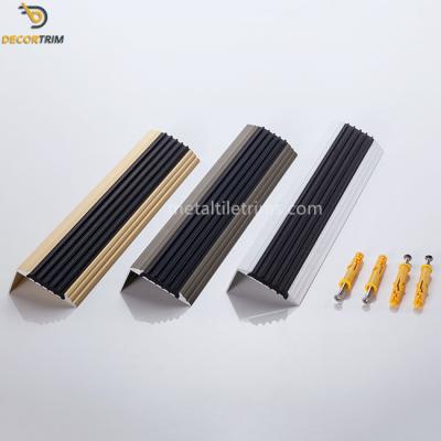 China Matt Silver Aluminum Stair Nosing Tile Trim Black Rubber Insert Anti Slip for sale