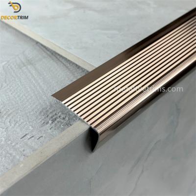中国 Shiny Rose Gold 6063 Aluminum Vinyl Flooring Stair Nose L Shape Anti Slip 販売のため