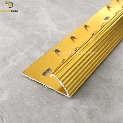 中国 Aluminum Gold Trim Camber Carpet Transition Strip 6063 Material 販売のため