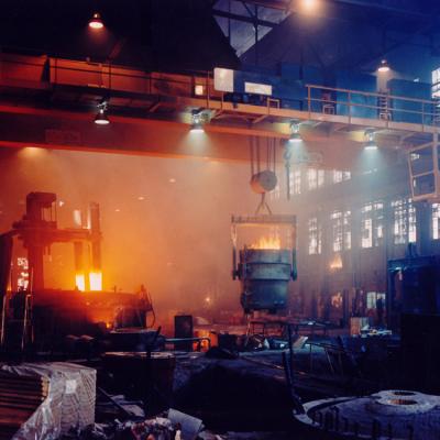 Chine Grue d'usine sidérurgique 32/5T de haute qualité, devoir de travail A7 pour le levage de métal en fusion à vendre