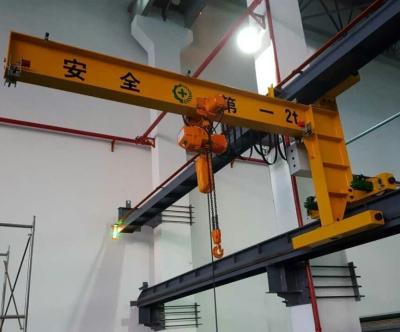 Chine levier de déplacement d'oscillation de grue de potence de mur électrique de la rotation 5t 180 degrés dans l'entrepôt à vendre