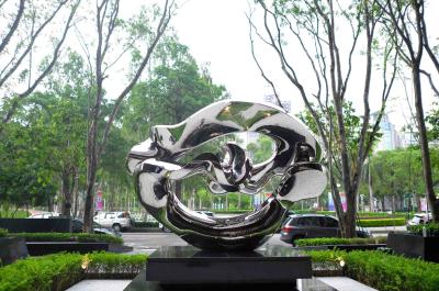 Chine Sculpture contemporaine extérieure en métal de finition de miroir pour la décoration carrée à vendre