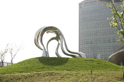 China El jardín al aire libre modificado para requisitos particulares forma del metal esculpe la puerta de la salud del acero inoxidable en venta