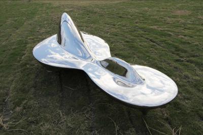 China Decorativo al aire libre grande abstracto del acero inoxidable del espejo de las esculturas del césped del metal en venta