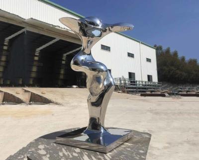 China Escultura moderna de hadas del acero inoxidable, esculturas al aire libre del césped del metal en venta