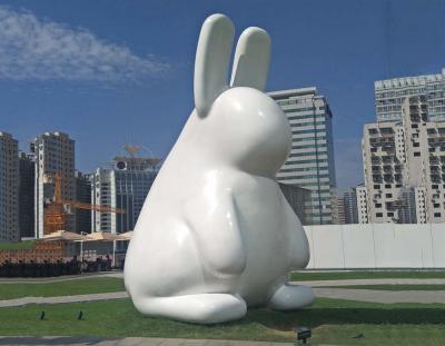 Китай Высыхающий при нагреве в печи лак нержавеющей стали творческой милой скульптуры кролика металла белый продается