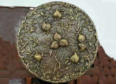 China Melocotones decorativos del alivio del bastidor de la escultura del diámetro clásico de bronce del estilo el 1.8m en venta