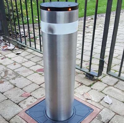 China Mirror Polished Contemporary 304L Metal Bollard Barrier for sale